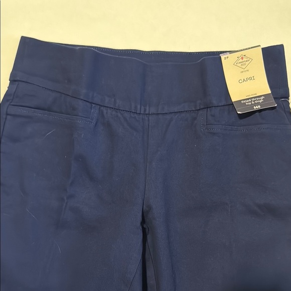 St John’s Bay women’s Navy pull on Capri Pants Size 2P - Picture 5 of 8